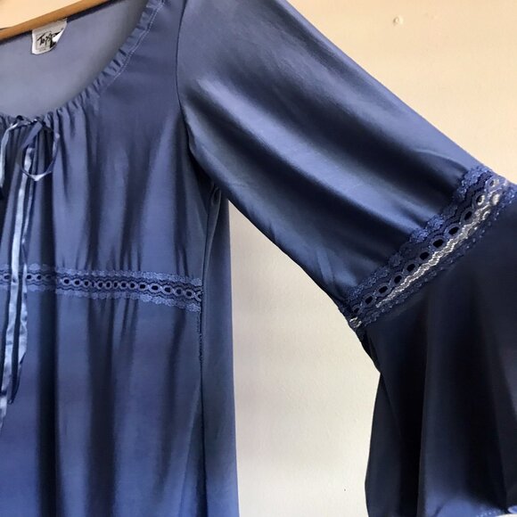 Vintage Tops Plus Top Size M/L Lace Detail Quarter Bell Sleeves Blue - Picture 3 of 5